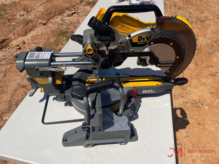 dewalt-battery-powered-miter-saw-image-2