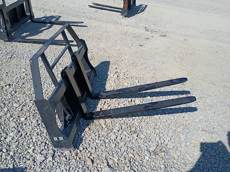#l85-015-•-landhonor-pallet-fork-mini-skid-steer-attachment-image-4