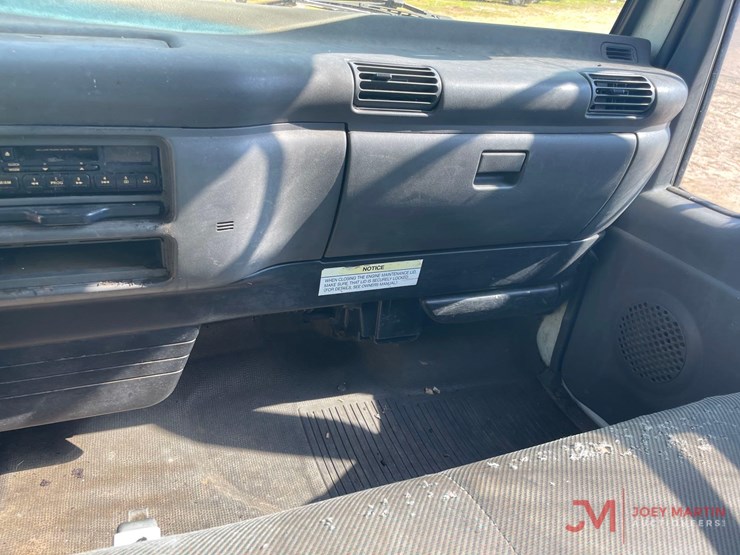 2003-isuzu-nqr-image-22
