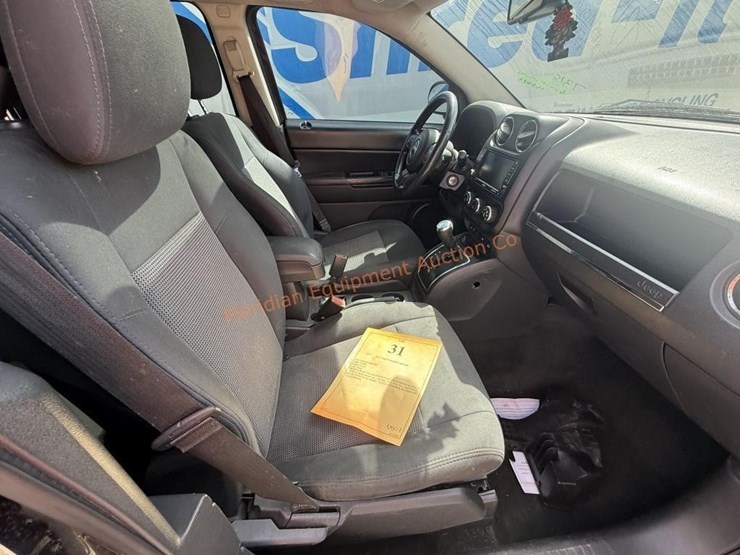2013-jeep-compass-latitude-image-23