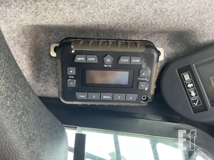 2020-deere-331g-image-16