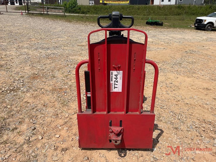 raymond-8610-electric-tow-tractor-image-4