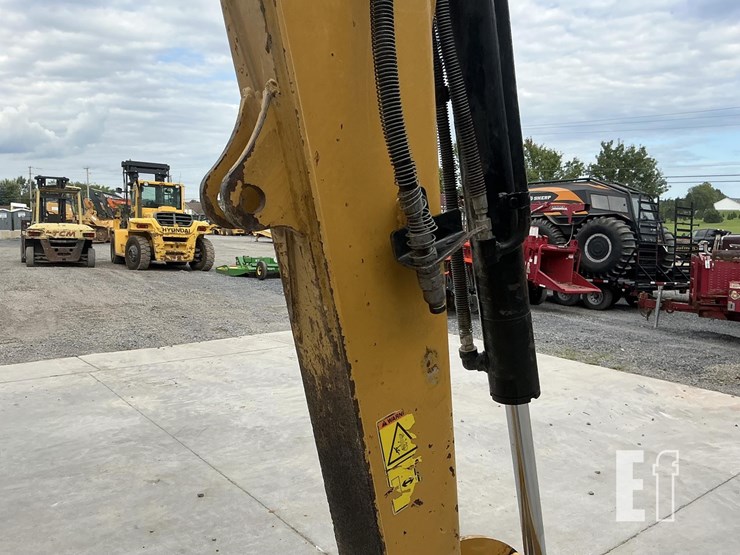 2015-caterpillar-305e2-cr-image-12