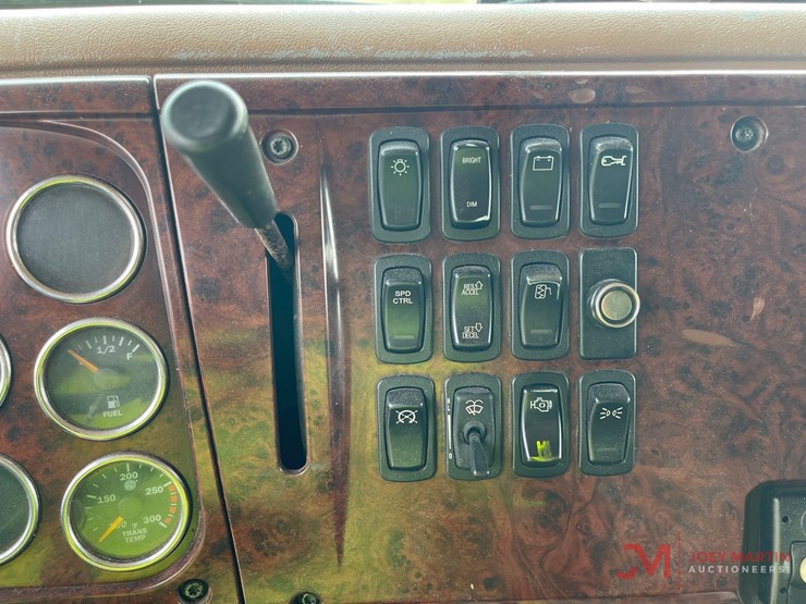 2007-mack-cv713-granite-tri-axle-dump-truck-image-28