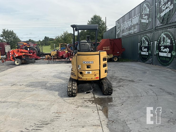 2015-deere-26g-image-3