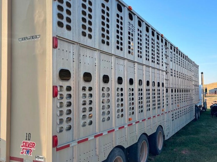 2012-wilson-livestock-trailer-image-2