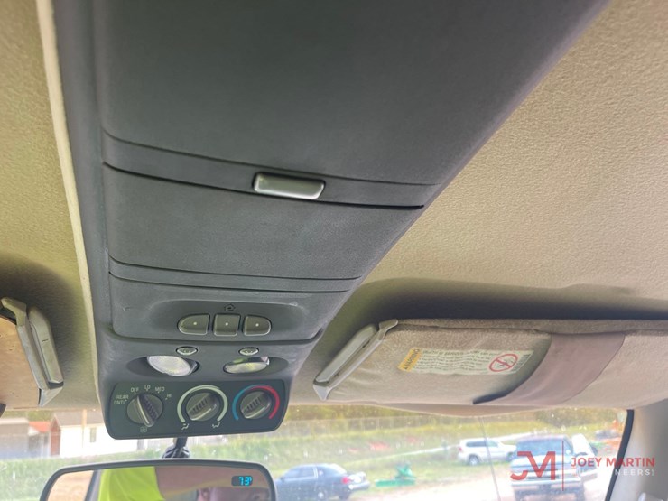 1999-chevrolet-suburban-image-21