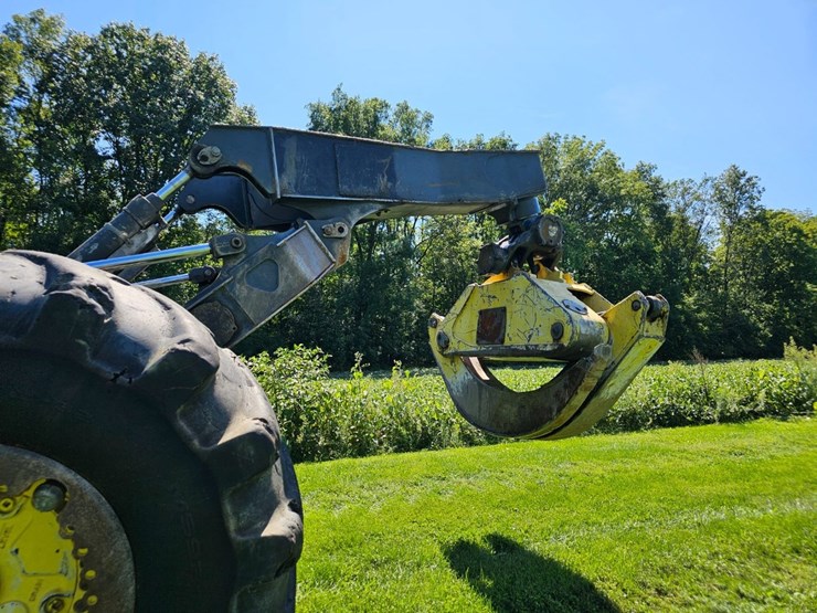 2016-deere-848l-image-14