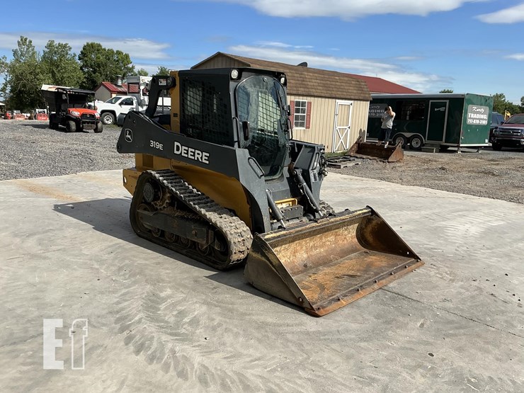 2015-deere-319e-image-6