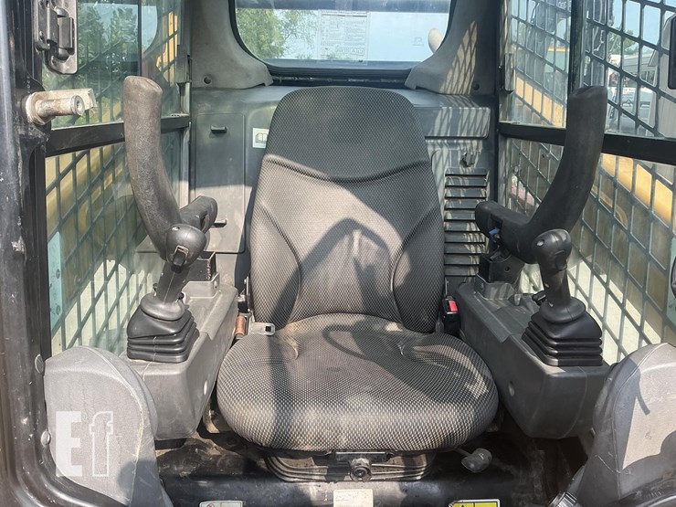 2020-caterpillar-242d3-image-12