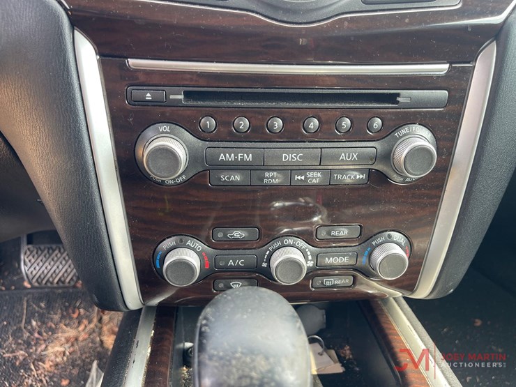 2013-nissan-pathfinder-sl-image-22