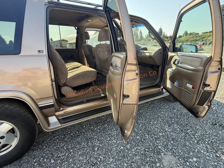 1995-chevrolet-suburban-1500-ls-image-31