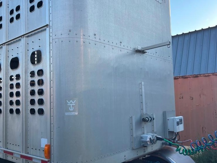 2012-wilson-livestock-trailer-image-5
