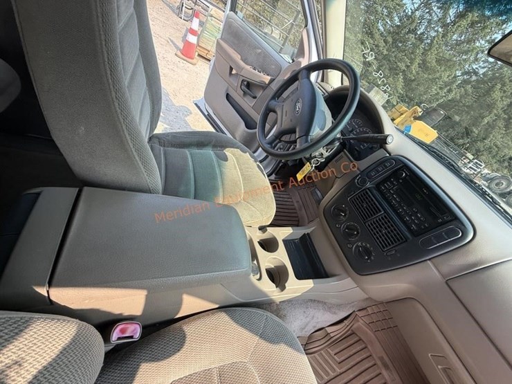 2002-ford-explorer-xlt-image-38