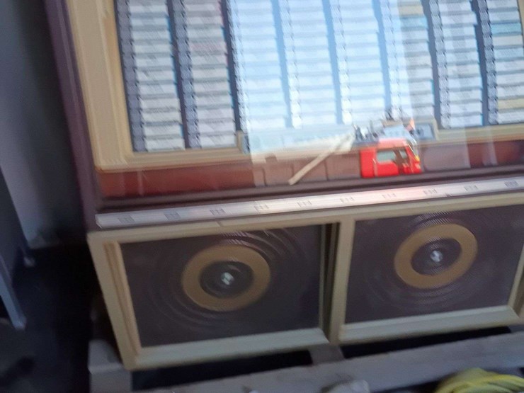 ami-200-selection-jukebox-w/-records-image-1