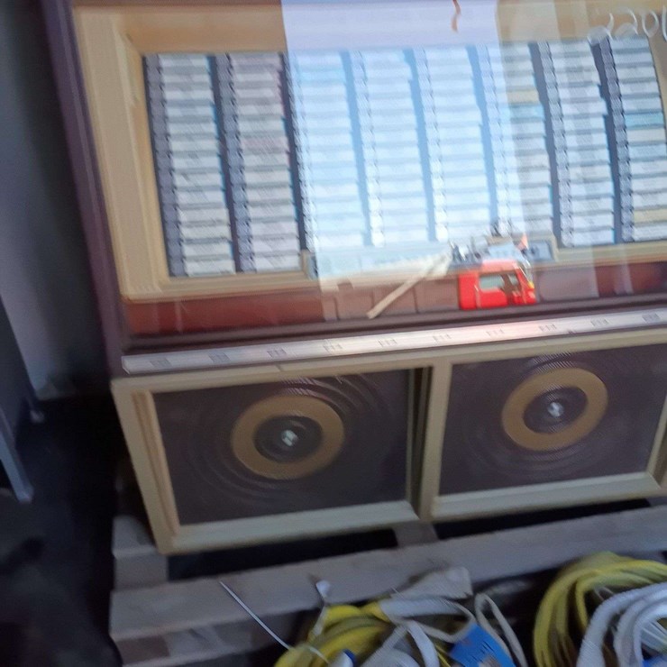 AMI 200 SELECTION JUKEBOX W/ RECORDS