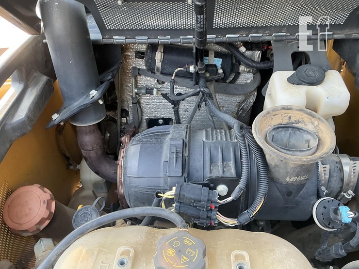 2014-deere-323e-image-19