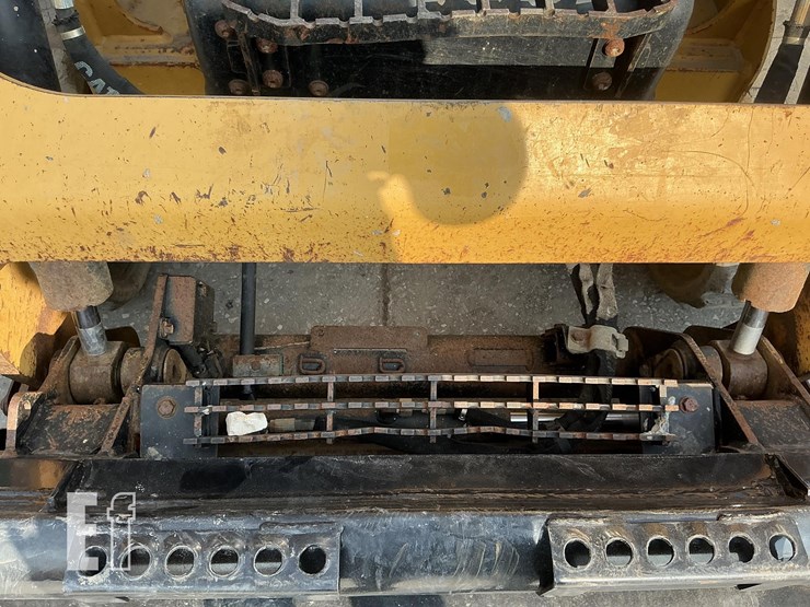 2020-caterpillar-249d3-image-12