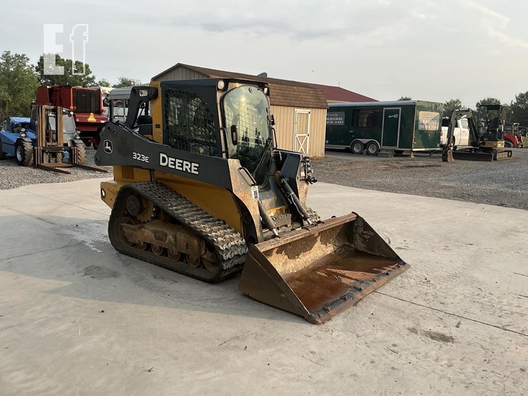 2014-deere-323e-image-6