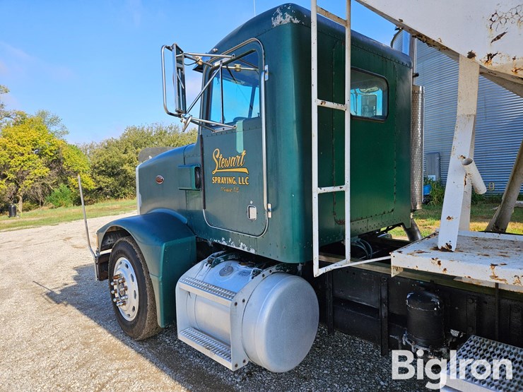 1990-peterbilt-579-image-12