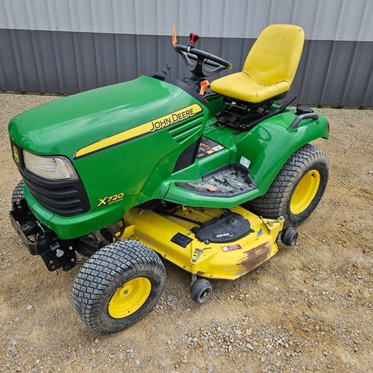 JOHN DEERE X720