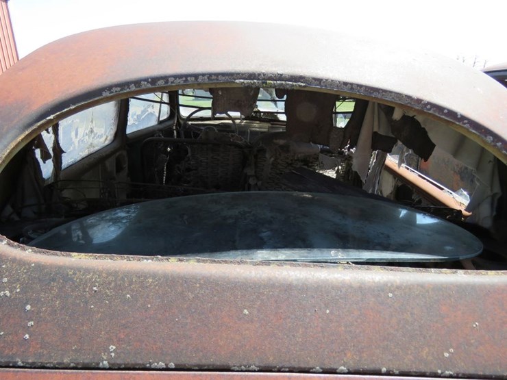 1941-super-deluxe-tudor-sedan-image-4