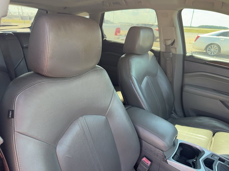 2012-cadillac-srx-image-25