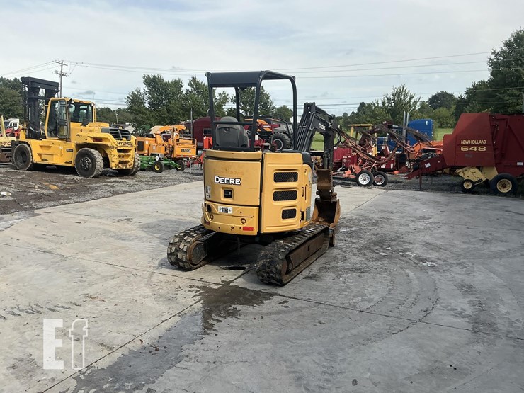 2015-deere-26g-image-4