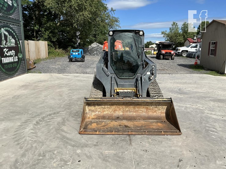 2015-deere-319e-image-7