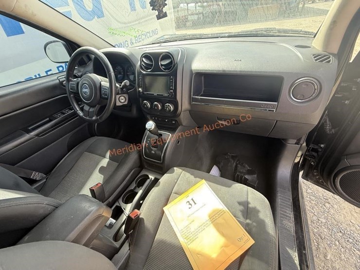 2013-jeep-compass-latitude-image-24