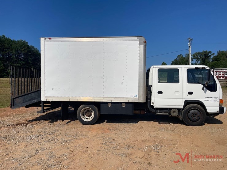 2003-isuzu-nqr-image-2