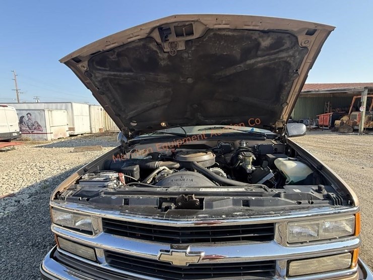 1995-chevrolet-suburban-1500-ls-image-16