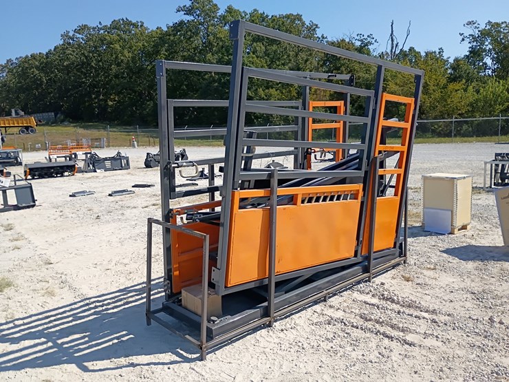 #l85-049-•-landhonor-10'-cattle-squeeze-chute-image-8