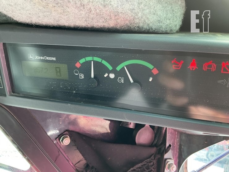 2015-deere-319e-image-17