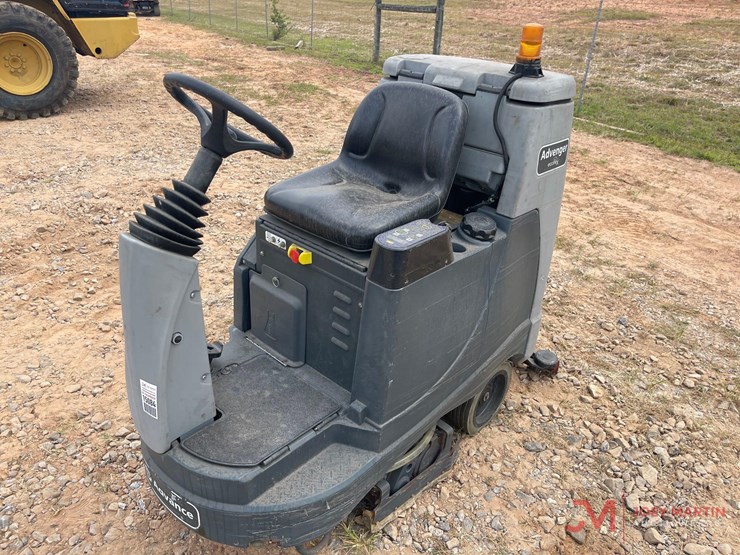 advance-avenger-x2805c-electric-floor-cleaner-image-7