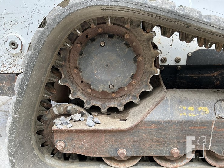 2023-bobcat-t770-image-10