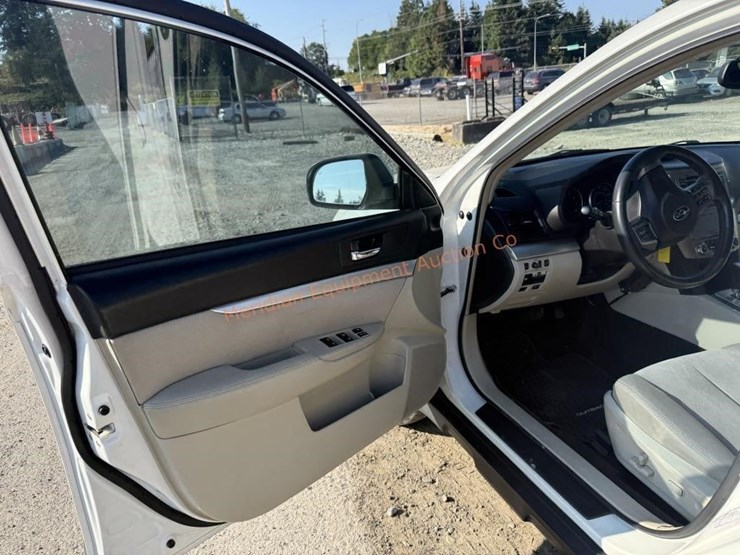 2013-subaru-outback-image-38