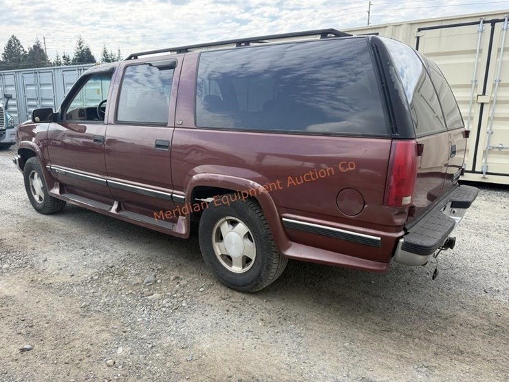 1998-chevrolet-suburban-1500-image-2