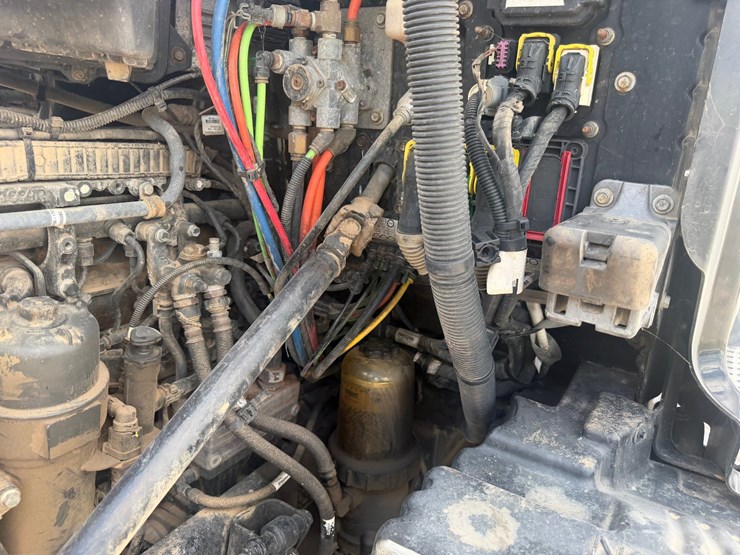 2016-peterbilt-579-image-69
