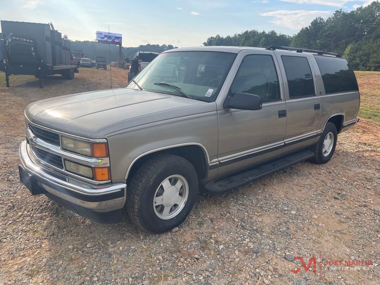 1999-chevrolet-suburban-image-7