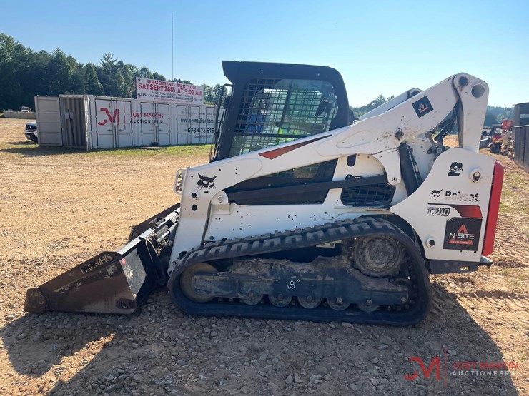 2022-bobcat-t740-image-6