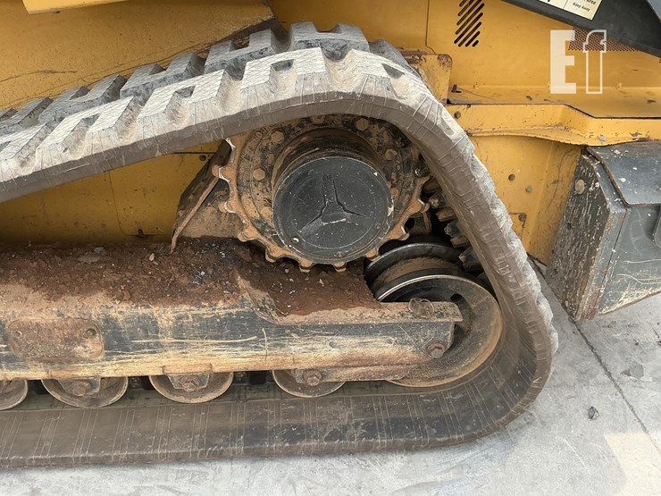 2016-deere-333e-image-9