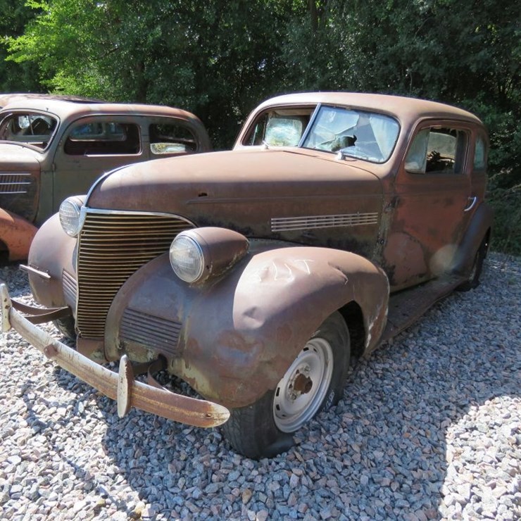 1937 Ford Sedan