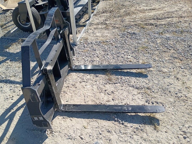 #l85-013-•-landhonor-pallet-fork-mini-skid-steer-attachment-[damaged]-image-4