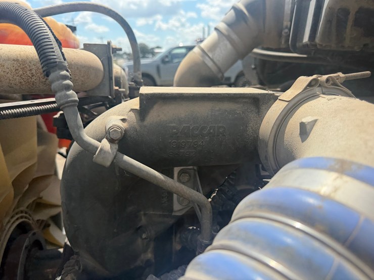 2016-peterbilt-579-image-64