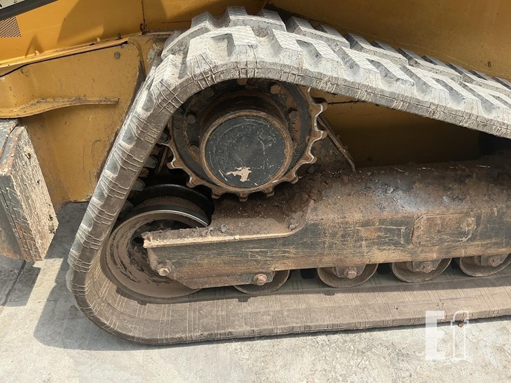2016-deere-333e-image-10