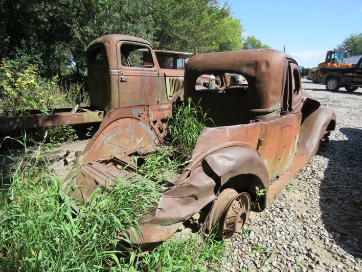 1935-cut-down-ford-sedan-image-3