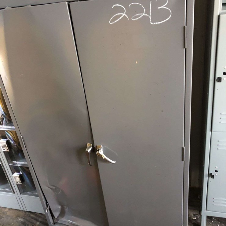 TERNSO METAL TOOL CABINET- DAMAGED