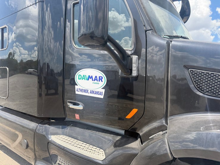 2016-peterbilt-579-image-48