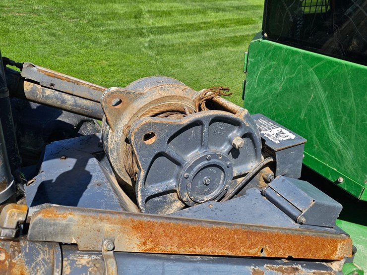 2016-deere-848l-image-8
